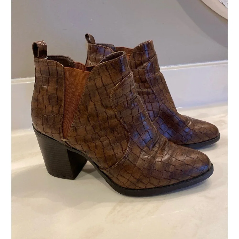 Mia HART Cuban Boots‎ Faux Leather Crocodile Sz 9 M Brown Bootie  Chunky Heel
